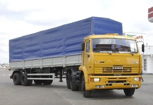 автомобиль КамАЗ-65116 с установленным тентом