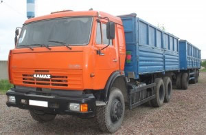 КамАЗ-65117 с прицепным зерновозом
