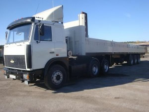 автомобиль МАЗ-64229 с полуприцепом