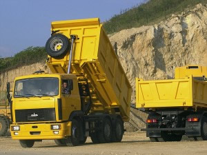МАЗы-5516 в карьере