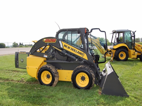 Обзор новой 200-ой серии колесных и гусеничных погрузчиков от New Holland