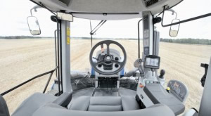 Трактор New Holland изнутри