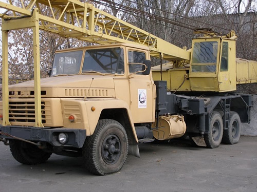 автомобильный кран на шасси базовой машины КрАЗ-250