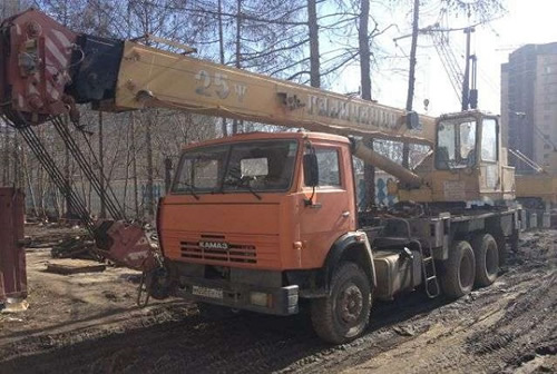 модель автокрана галичанин при выполнении работ