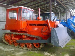 бульдозер ДТ-75 с навесным оборудованием