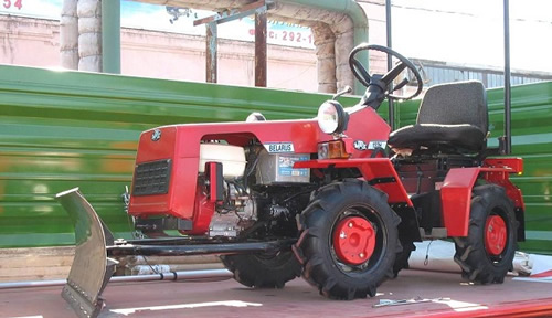 модель мини-трактора «Беларус» 132Н с бульдозерным отвалом