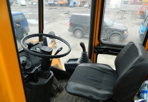 кабина погрузчика Амкодор 342В, ее достоинства