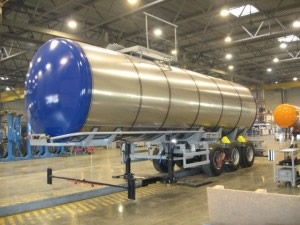 автоцистерна для перевозки темных нефтепродуктов
