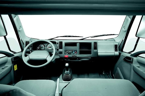 салон грузовика Isuzu Elf 3.5