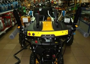 Удобное и довольно простое управление снегоуборщиком Champion ST656BS