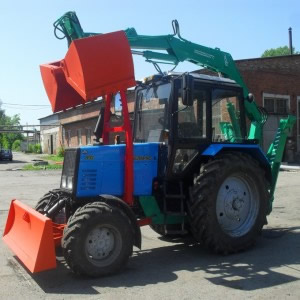 МТЗ-892 с дополнительным навесным оборудованием