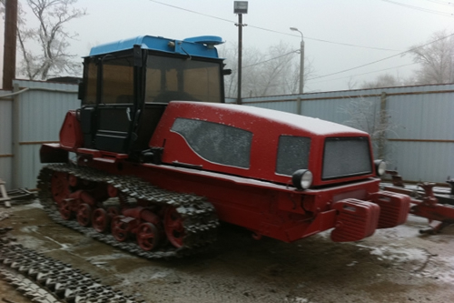 Ходовая, двигатель и рулевое управление трактора ВТ 150